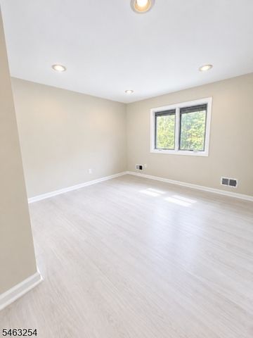 95 Eagle Rock Ave, Roseland Boro, NJ 07068