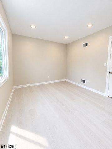 95 Eagle Rock Ave, Roseland Boro, NJ 07068