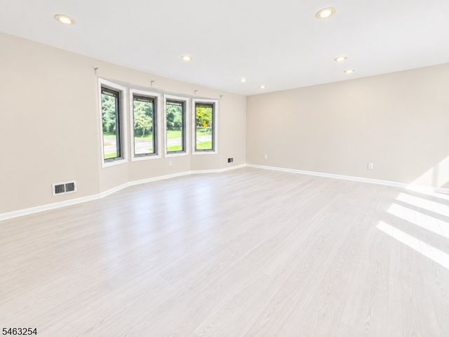 95 Eagle Rock Ave, Roseland Boro, NJ 07068