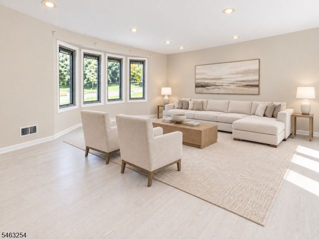 95 Eagle Rock Ave, Roseland Boro, NJ 07068