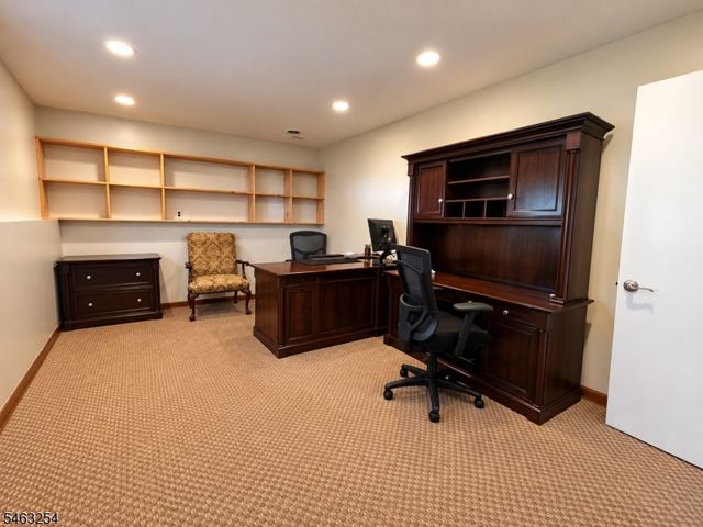 95 Eagle Rock Ave, Roseland Boro, NJ 07068