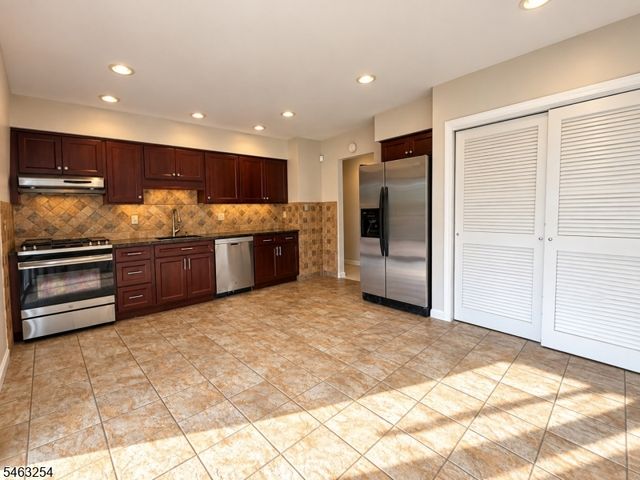 95 Eagle Rock Ave, Roseland Boro, NJ 07068