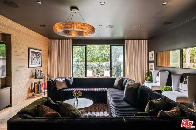 129 Outrigger Mall, Marina Del Rey, CA 90292