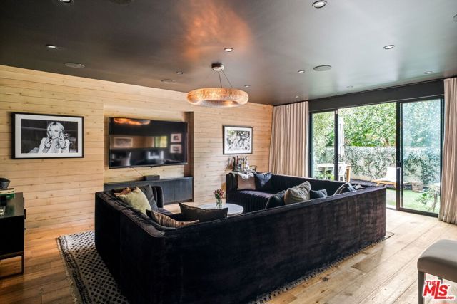 129 Outrigger Mall, Marina Del Rey, CA 90292