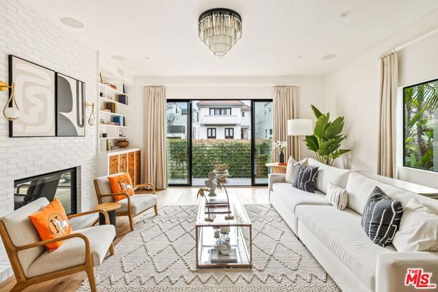 129 Outrigger Mall, Marina Del Rey, CA 90292