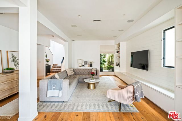 129 Outrigger Mall, Marina Del Rey, CA 90292