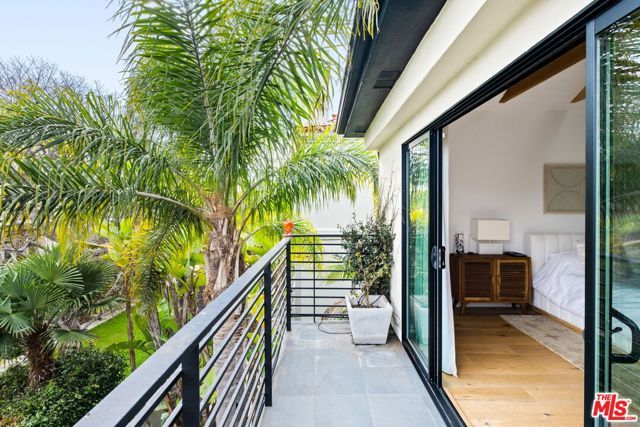 129 Outrigger Mall, Marina Del Rey, CA 90292