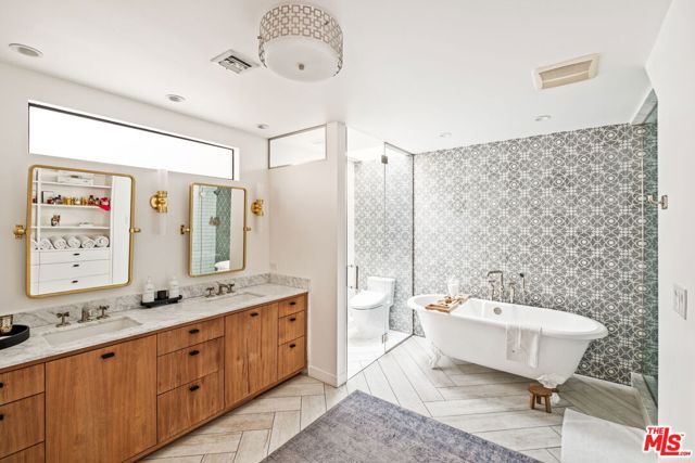 129 Outrigger Mall, Marina Del Rey, CA 90292