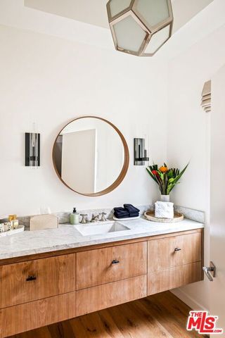 129 Outrigger Mall, Marina Del Rey, CA 90292