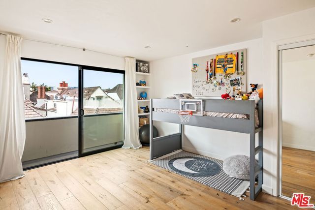 129 Outrigger Mall, Marina Del Rey, CA 90292