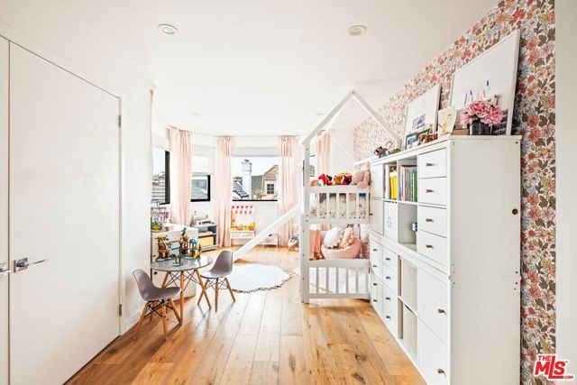 129 Outrigger Mall, Marina Del Rey, CA 90292