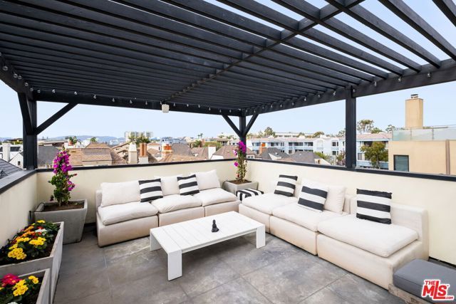 129 Outrigger Mall, Marina Del Rey, CA 90292