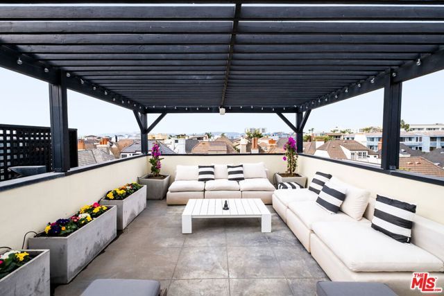 129 Outrigger Mall, Marina Del Rey, CA 90292