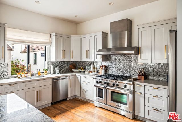 129 Outrigger Mall, Marina Del Rey, CA 90292