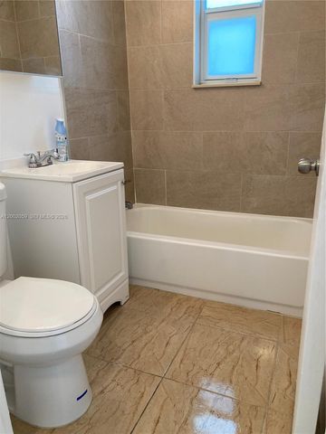 1815 NW 1st CT 8, Miami, FL 33136