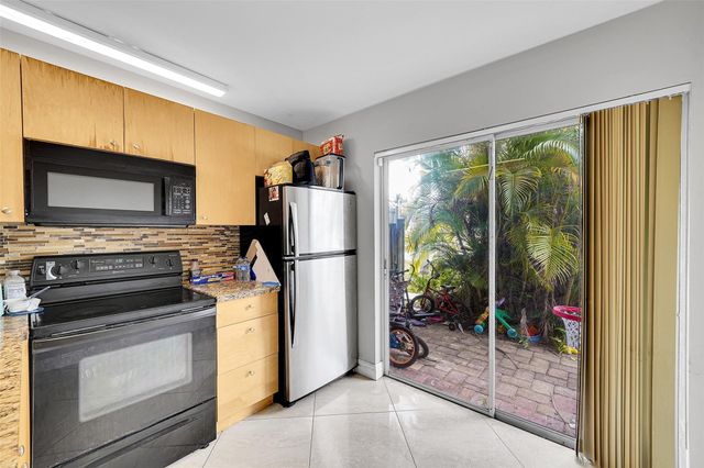 3103 NW 5th Terrace 4, Pompano Beach, FL 33064