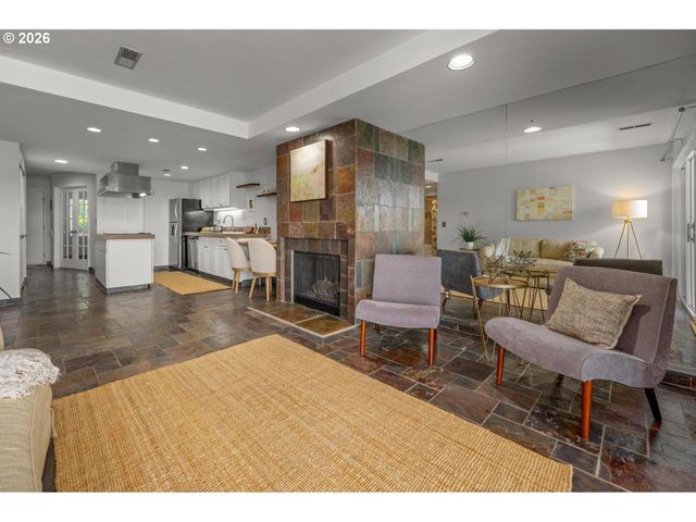 113 N HAYDEN BAY Dr, Portland, OR 97217