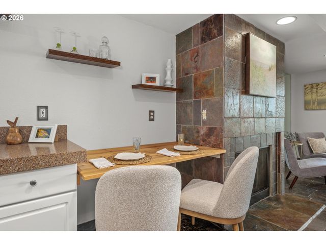 113 N HAYDEN BAY Dr, Portland, OR 97217