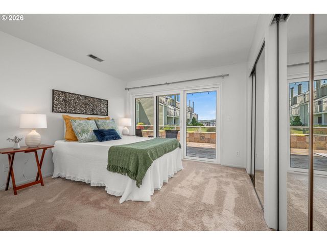 113 N HAYDEN BAY Dr, Portland, OR 97217