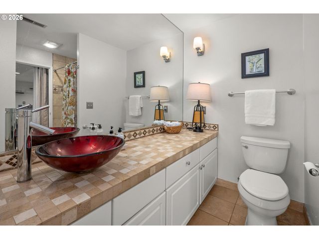 113 N HAYDEN BAY Dr, Portland, OR 97217