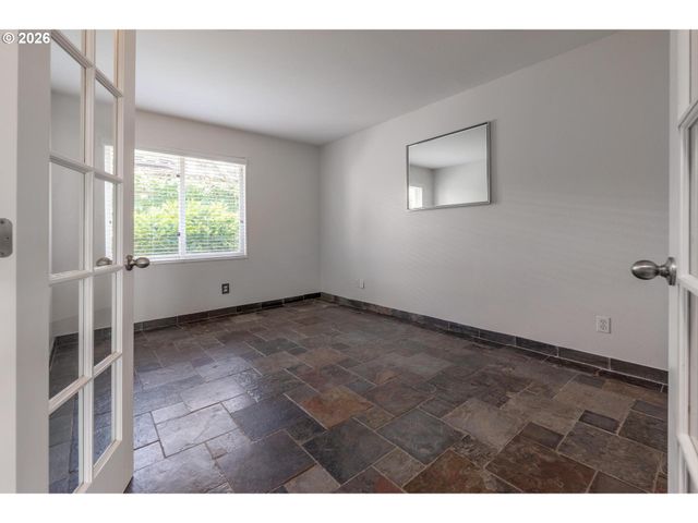 113 N HAYDEN BAY Dr, Portland, OR 97217
