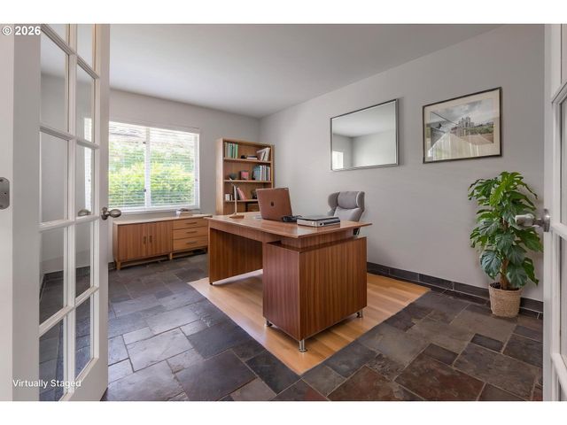 113 N HAYDEN BAY Dr, Portland, OR 97217