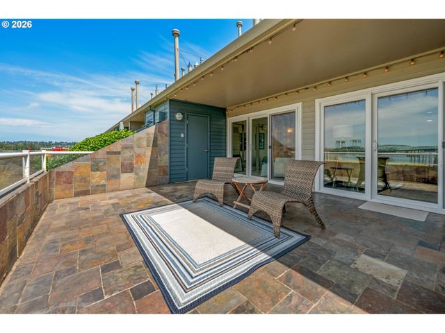 113 N HAYDEN BAY Dr, Portland, OR 97217