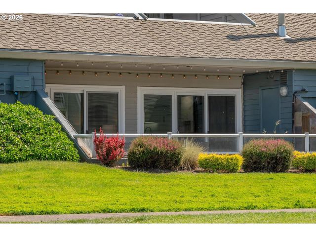 113 N HAYDEN BAY Dr, Portland, OR 97217