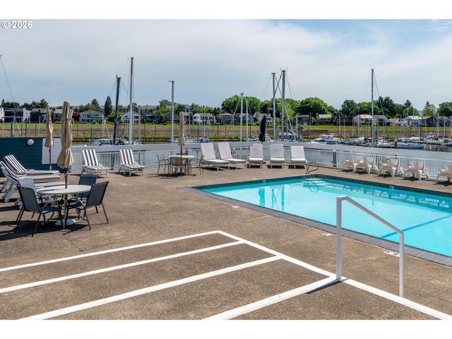 113 N HAYDEN BAY Dr, Portland, OR 97217