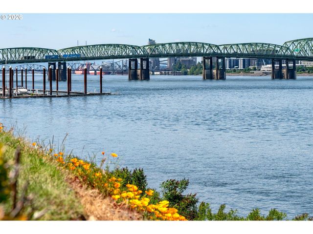 113 N HAYDEN BAY Dr, Portland, OR 97217