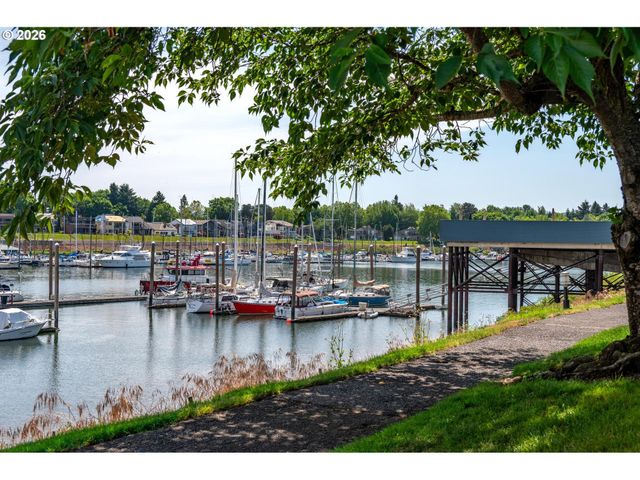 113 N HAYDEN BAY Dr, Portland, OR 97217