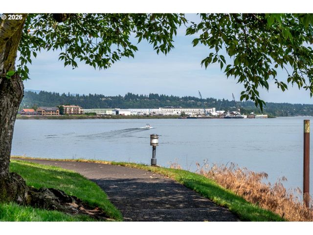 113 N HAYDEN BAY Dr, Portland, OR 97217