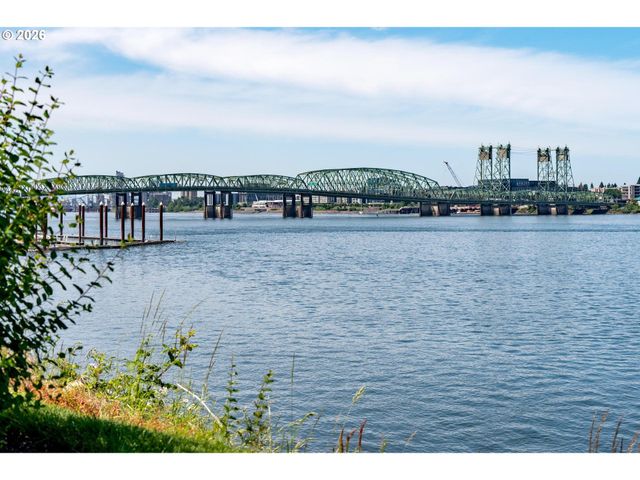 113 N HAYDEN BAY Dr, Portland, OR 97217