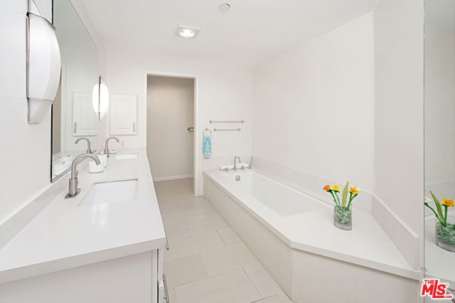 200 N Swall Drive 553, Beverly Hills, CA 90211