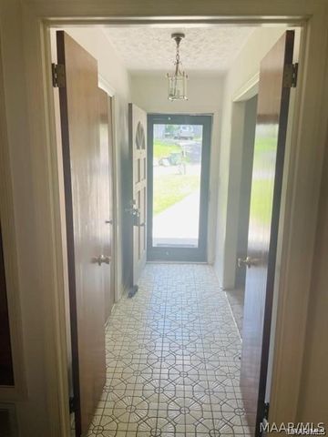 3041 Willow Lane Drive, Montgomery, AL 36109