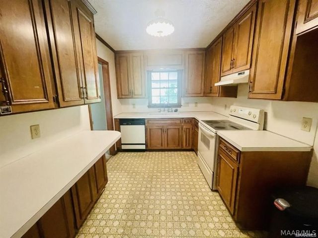 3041 Willow Lane Drive, Montgomery, AL 36109