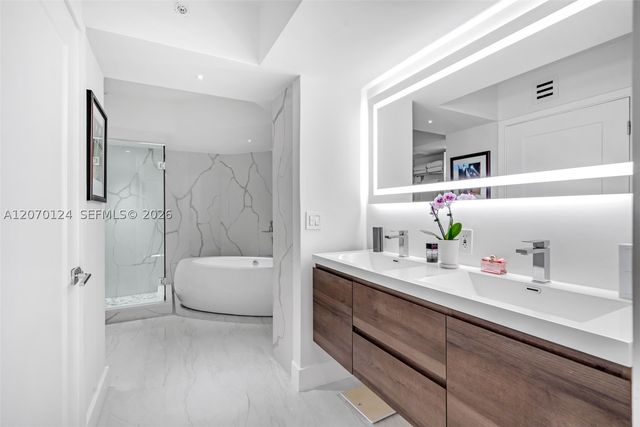 6301 Collins Ave 1207, Miami Beach, FL 33141