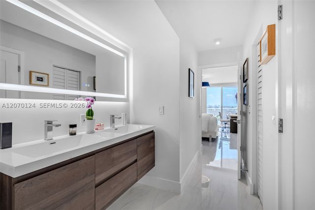 6301 Collins Ave 1207, Miami Beach, FL 33141
