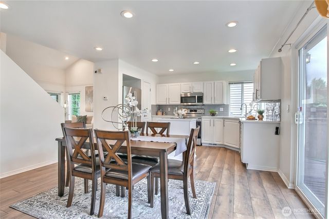 24240 SE 10th Place, Sammamish, WA 98075