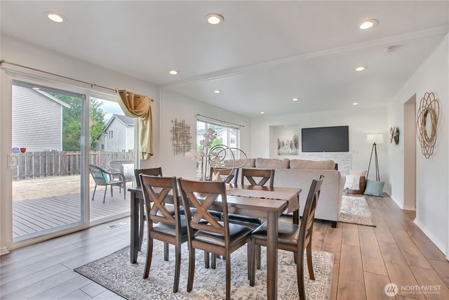 24240 SE 10th Place, Sammamish, WA 98075