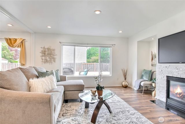 24240 SE 10th Place, Sammamish, WA 98075