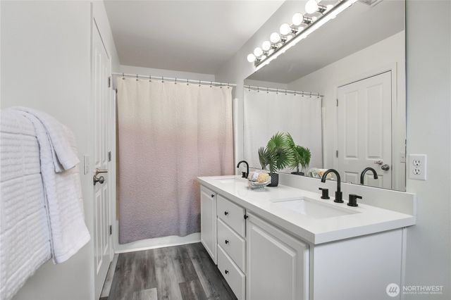 24240 SE 10th Place, Sammamish, WA 98075