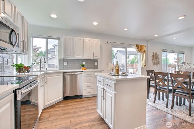 24240 SE 10th Place, Sammamish, WA 98075