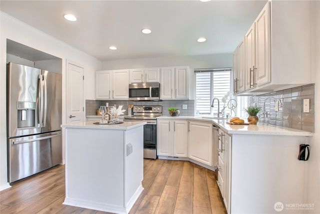 24240 SE 10th Place, Sammamish, WA 98075