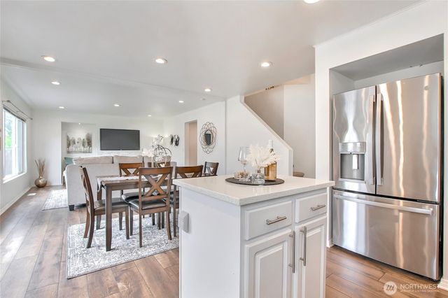 24240 SE 10th Place, Sammamish, WA 98075