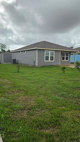 2724 Avenue D 9, San Leon, TX 77539