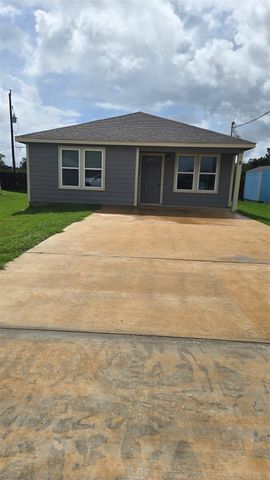 2724 Avenue D 9, San Leon, TX 77539