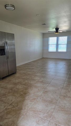 2724 Avenue D 9, San Leon, TX 77539