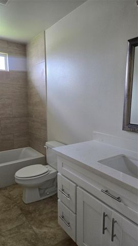 2724 Avenue D 9, San Leon, TX 77539