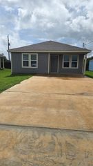 2724 Avenue D 9, San Leon, TX 77539